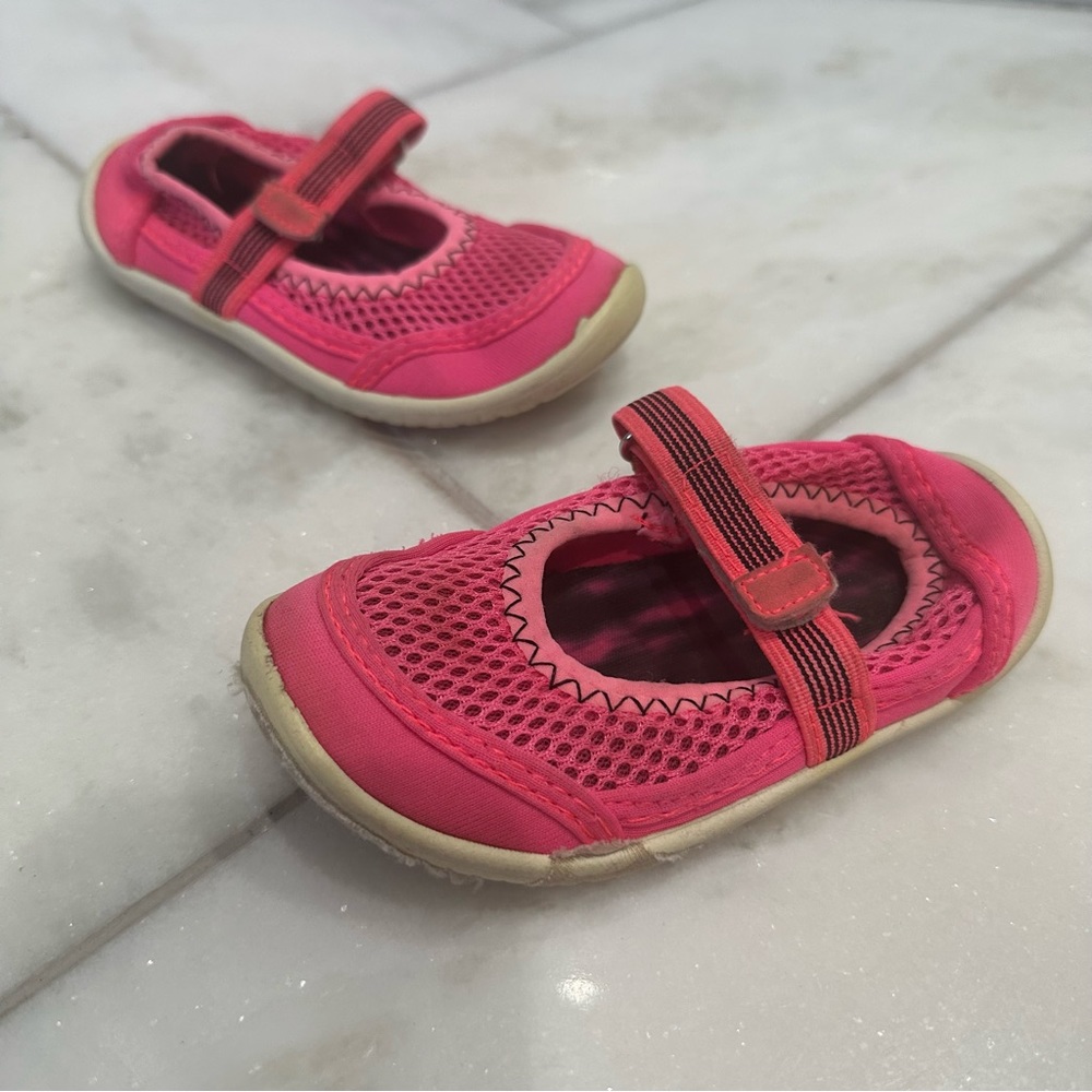 Size 7 / 8 Toddler Girl Pink Water Sandals